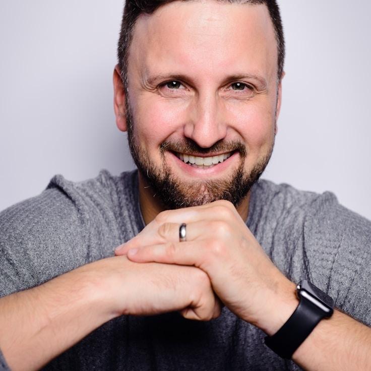 Portrait of Ravi meditation instructor